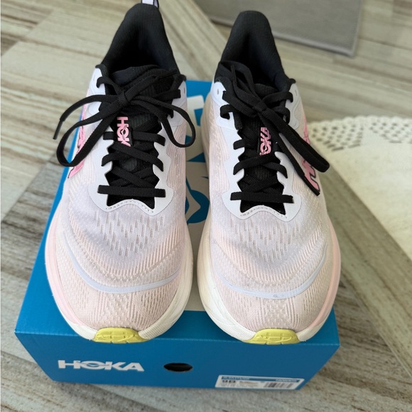 Hoka Women's Skyflow ✨great condition✨ - Picture 5 of 10